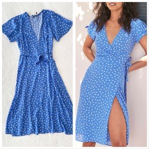 NWOT Lulus Maretta Blue and White Floral Print Wrap Midi Dress XSmall